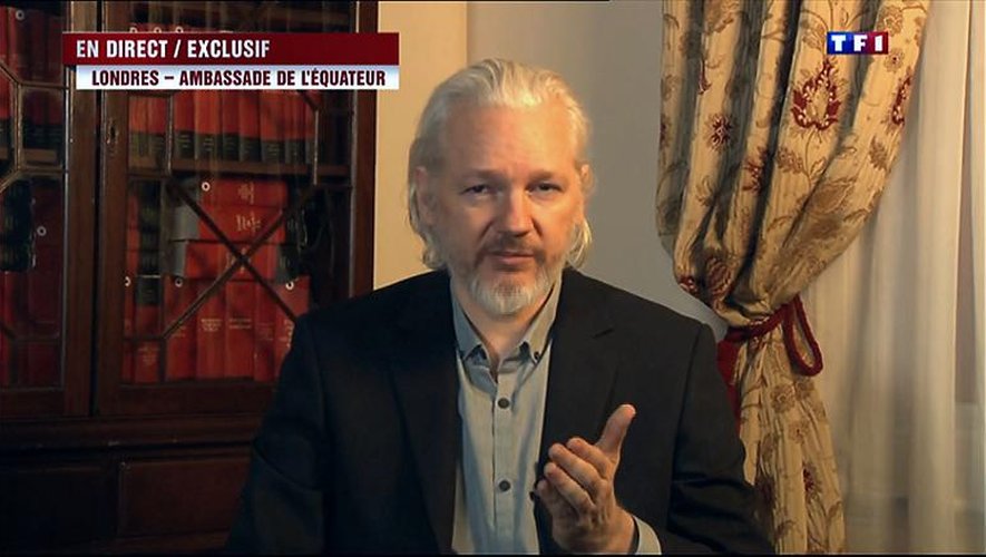 Capture d'écran de Julian Assange lors d'une interview à TF1 depuis l'ambassade d'Equateur le 24 juin 2015 à Londres