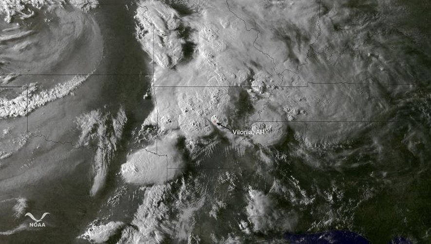 Photo satellite de la tornade le 27 avril 2014 passant entre Mayflower et Vilonia aux Etats-Unis