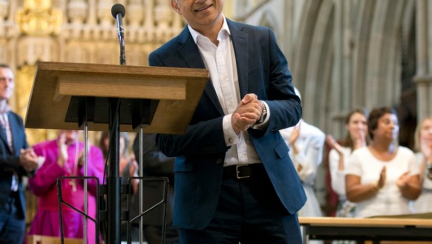 Le nouveau maire de Londres Sadiq Khan pendant la cérémonie d'investiture à la cathédrale Southwark de Londres le 7 mai 2016