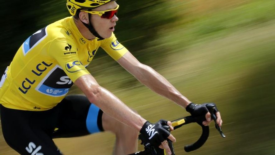 Le maillot jaune Chris Froome, lors de la 15e étape du Tour de France, le 14 juillet 2013 entre Givors et le Mont Ventoux