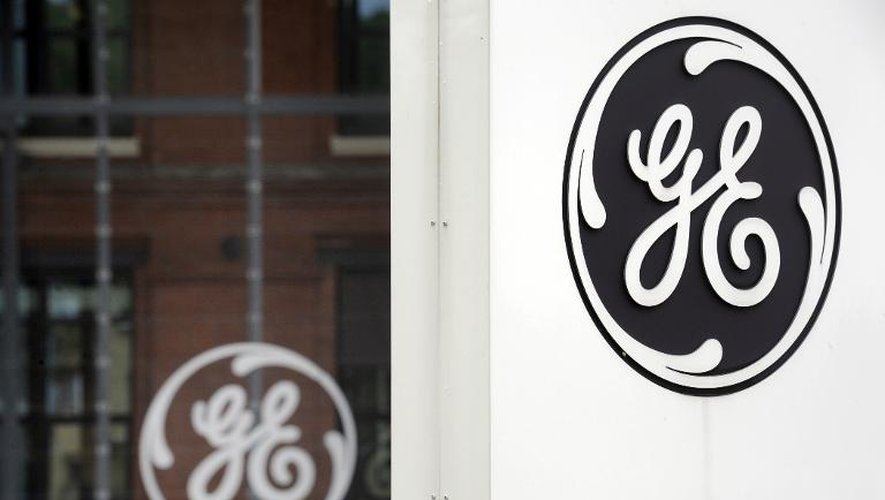 Le logo de General Electric devant l'entreprise à Belfort le 29 avril 2014