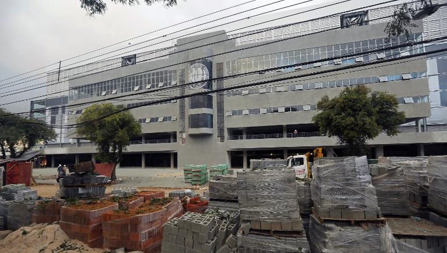 L'Arena da Baixada, à Curitiba, encore en pleins travaux, le 24 avril 2014, alors que le stade doit accueillir quatre matches de la Coupe du monde de football au Brésil