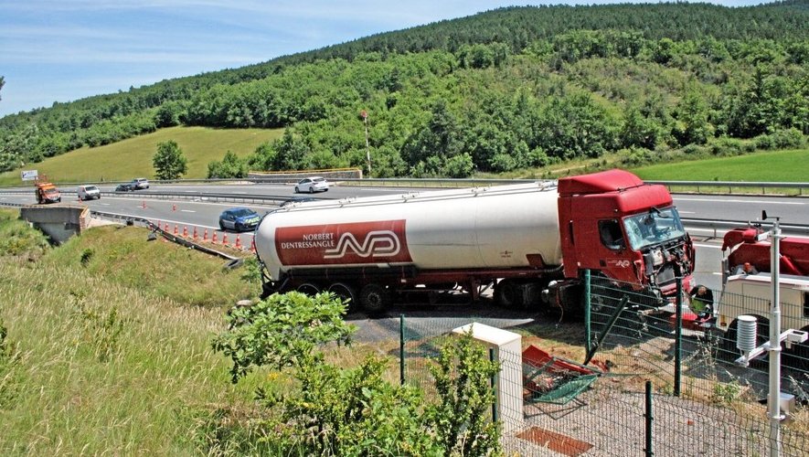 L'accident s’est produit ce matin, sur l’autoroute A75, à proximité de l'échangeur en direction de Sévérac-le-Château.