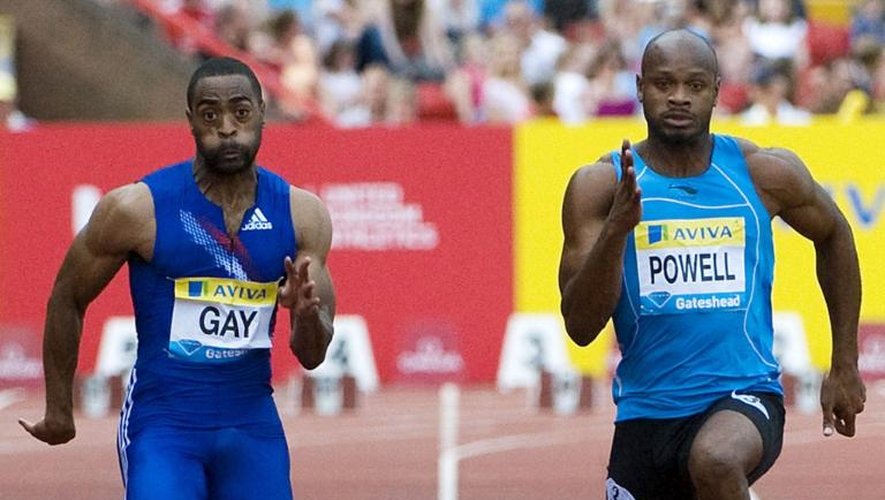 Tyson Gay (g) et Asafa Powell lors de la finale du 100 m de Grand Prix Britannique le 10 juillet 2010