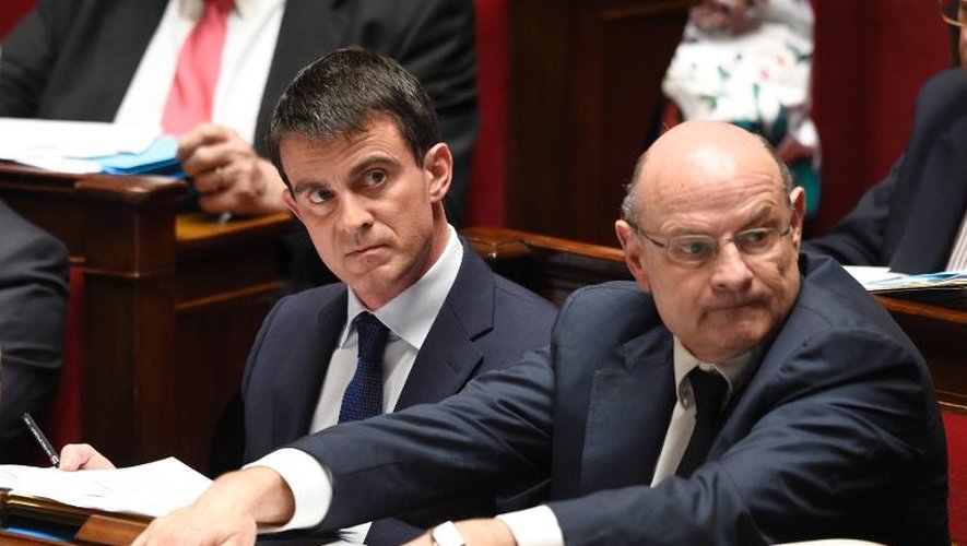 Le Premier ministre Manuel Valls et le ministre chargé des Relations avec le Parlement Jean-Marie Le Guen le 28 avril 2014 à l'Assemblée nationale à Paris
