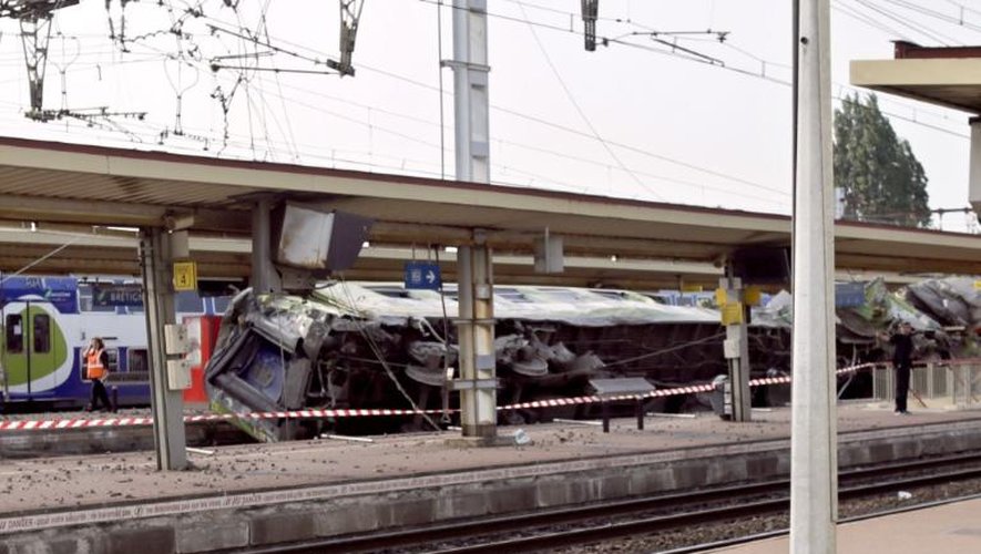 Le train qui a déraillé en gare de Brétigny-sur-Orge, le 12 juillet 2013