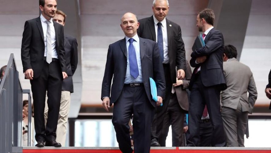 Le ministre de l'Economie, Pierre Moscovici (centre), le 9 juillet 2013 à Paris