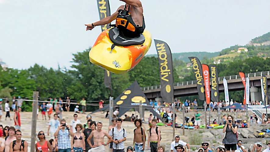 Le festival des sports outdoor débute aujourd’hui avec du kayak freestyle.