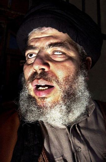 Le 11 septembre 2002, l'imam Abou Hamza lors d'un rassemblement près de la mosquée de Finsbury Park  au nord de Londres