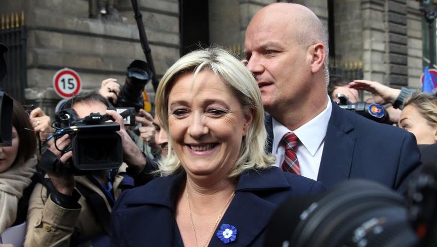 Marine Le Pen à son arrivée le 1er mai 2014 au traditionnel défilé à Paris