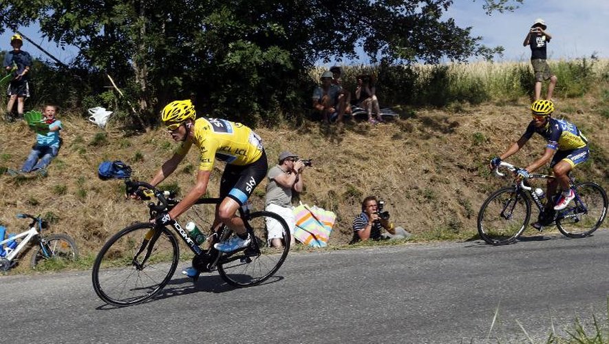 Le maillot jaune Chris Froome et Alberto Contador, lors de la 16e étape du Tour de France entre Vaison-la-Romaine et Gap, le 126 juillet 2013