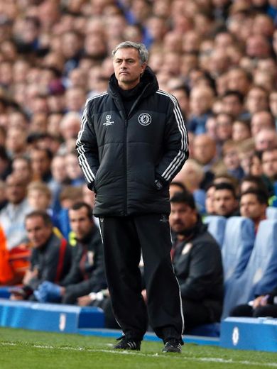 Le manageur de Chelsea Jose Mourinho, au bord de la pelouse, échoue pour la 5e fois à qualifier son équipe pour la finale de C1 après sa défaite contre l'Atlético Madrid, le 30 avril 2014