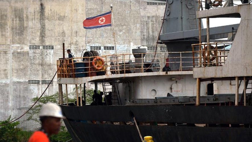 Le navire nord-coréen Chong Chon Gang arraisonné au port de Colon au Panama le 16 juillet 2013, après avoir été arraisonné