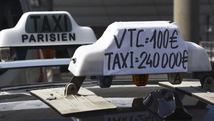 Manifestation de taxis contre UberPOP le 26 juin 2015 porte Maillot à Paris