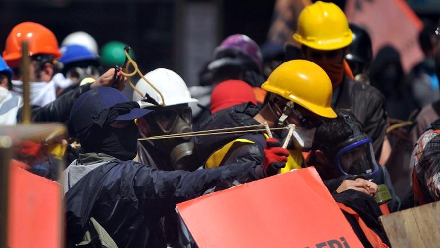 Des manifestants place Taksim le 1er mai 2014 à Istanbul