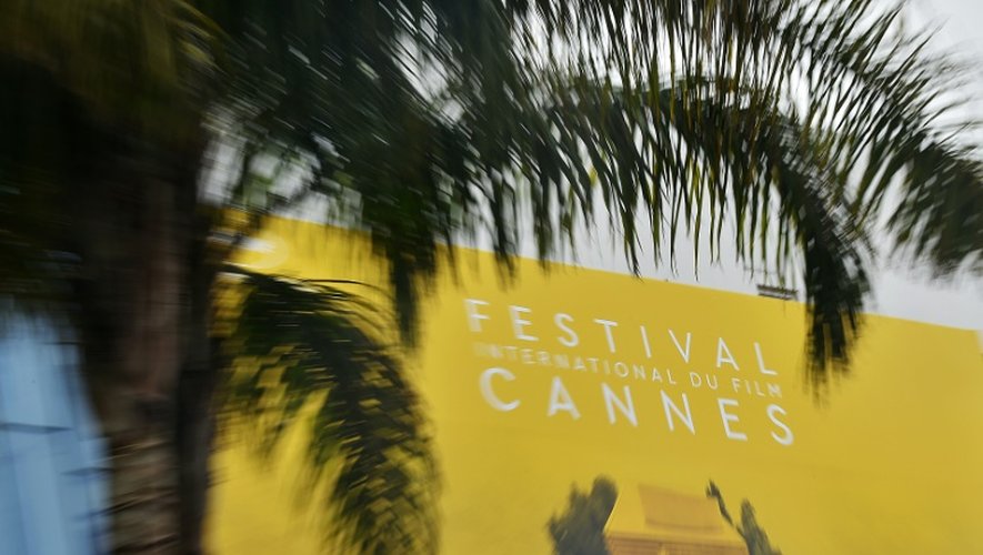 Une affiche devant le Palais des Festivals à Cannes le 9 mai 2016