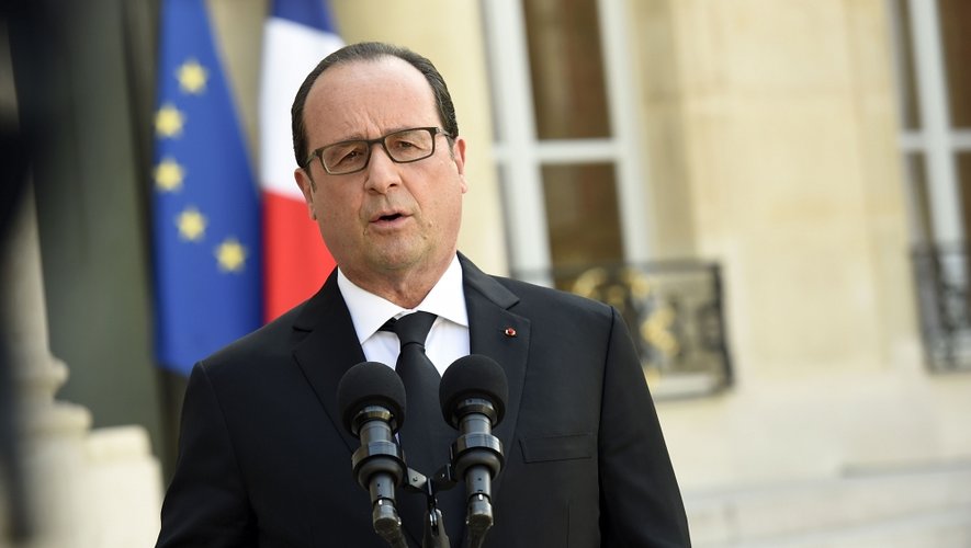François Hollande a annoncé vendredi après-midi que le plan Vigipirate était porté "en alerte maximum" pendant trois jours dans la région Rhône-Alpes.