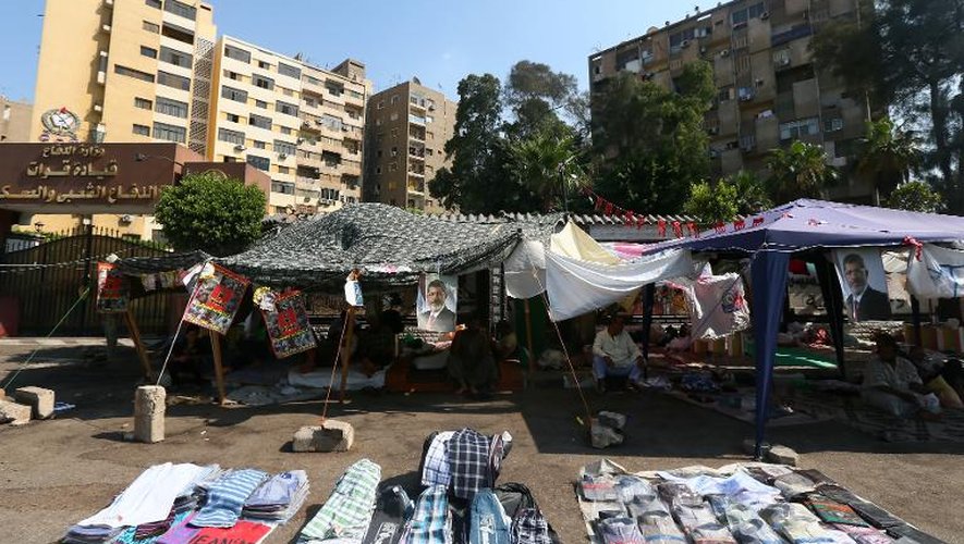 Des partisans de Mohamed Morsi ont mis en place des tentes dans les rues du Caire, le 18 juillet 2013