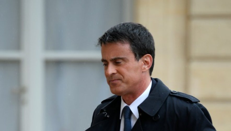 Le Premier ministre français Manuel Valls arrive à l'Elysée à Paris pour un conseil des ministre extraordinaire, le 10 mai 2016