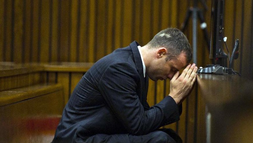 Oscar Pistorius au tribunal lors de son procès le 17 avril 2014 à Pretoria