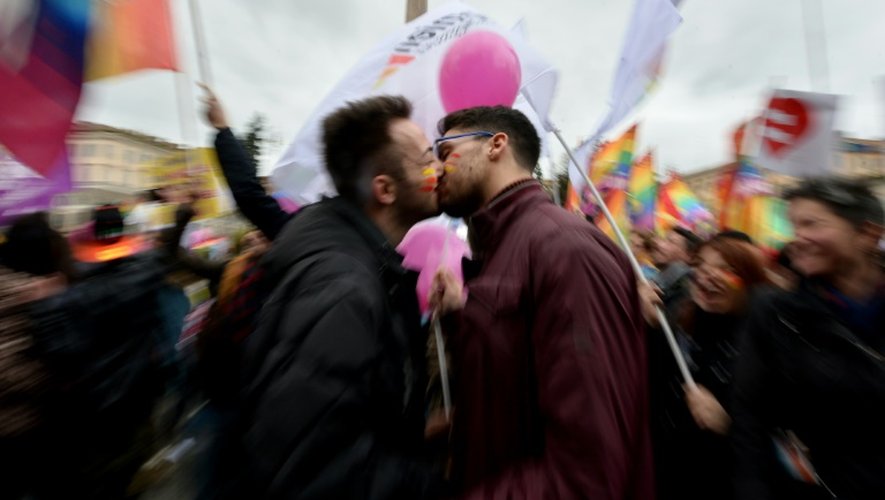 Des militants LGBT manifestent à Rome le 5 mars 2016
