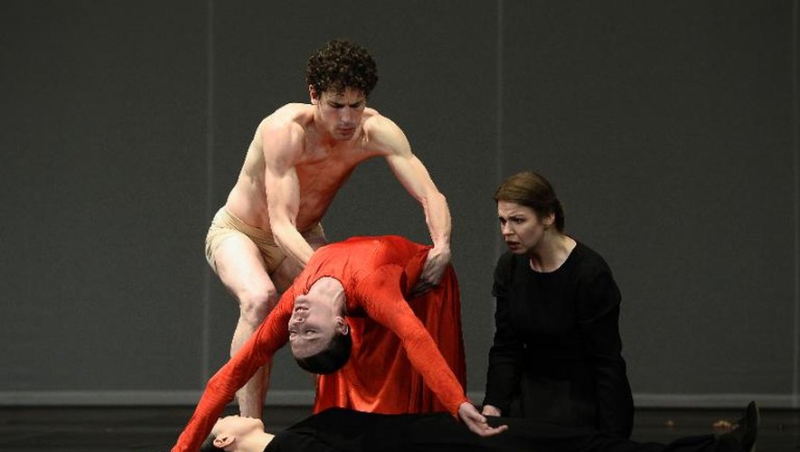 Répétition d'Orphée et Eurydice, un classique de Pina Bausch repris à l'Opera de Paris, le 2 mai 2014