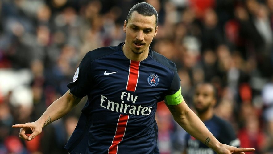 Zlatan Ibrahimovic, attaquant vedette du Paris Saint-Germain, célèbre un but face à Caen, le 16 avril 2016 au Parc des Princes
