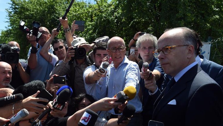 Le ministre de l'Intérieur Bernard Cazeneuve le 26 juin 2015 à Saint-Quentin-Fallavier près de  Lyon