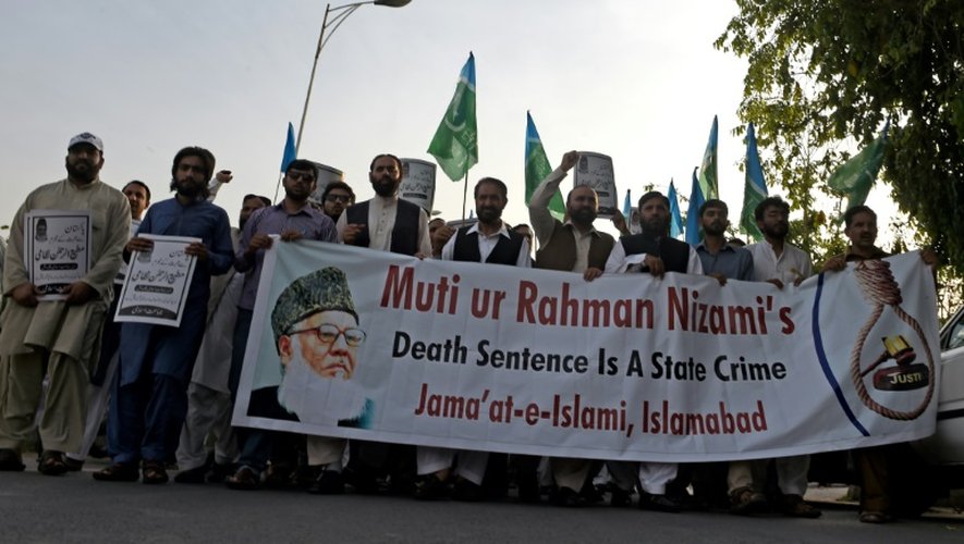 Des militants du parti Jamaat-e-Islami manifestent contre la peine de mort pour leur leader à Islamabad le 8 mai 2016