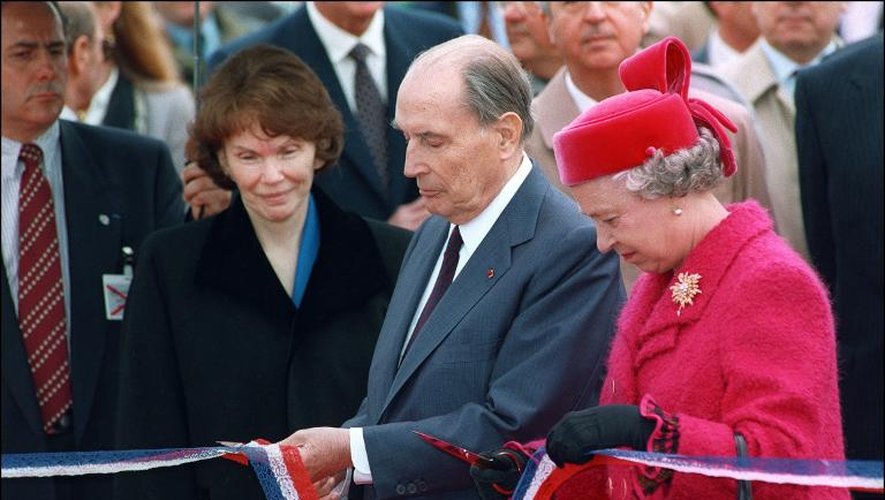 François Mitterrand et la reine Elizabeth II inaugurent le tunnel le 6 mai 1994