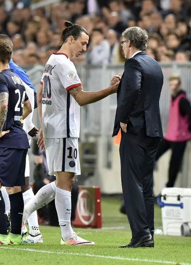 Zlatan Ibrahimovic et l'entraîneur du Paris SG Laurent Blanc, le 11 mai 2016 à Bordeaux
