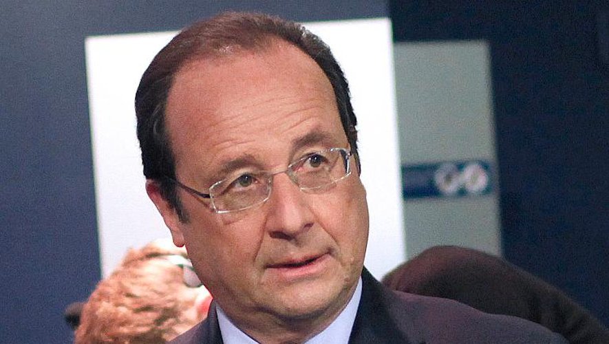 Le président François Hollande dans les studios de BFM TV et RMC le 6 mai 2014, juste avant sa visite à Villiers le Bel où il a promis une réforme du permis de conduire