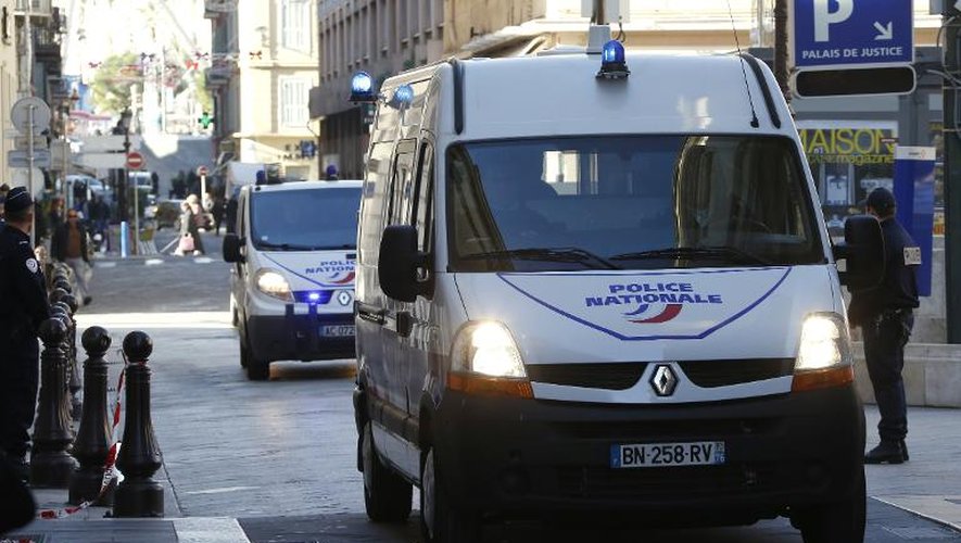 Des véhicules de police dans les rues de Nice
