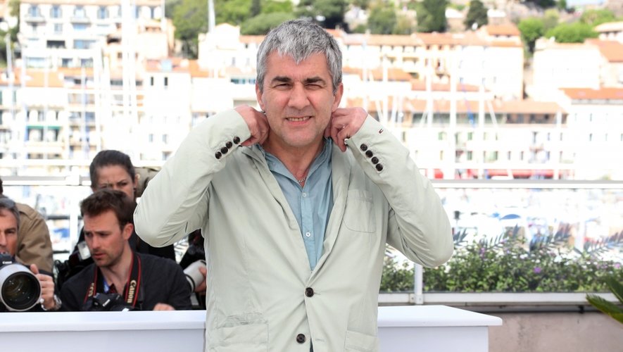 Alain Guiraudie présente ce soir en sélection officielle à Cannes son dernier long métrage Rester Vertical.