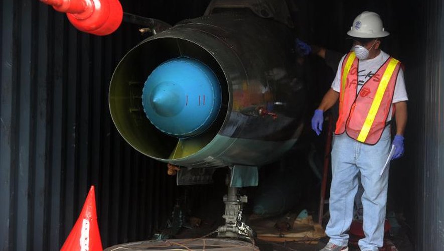 Un avion MIG-21 découvert à bord d'un navire nord-coréen, le 21 juillet 2013 au Panama