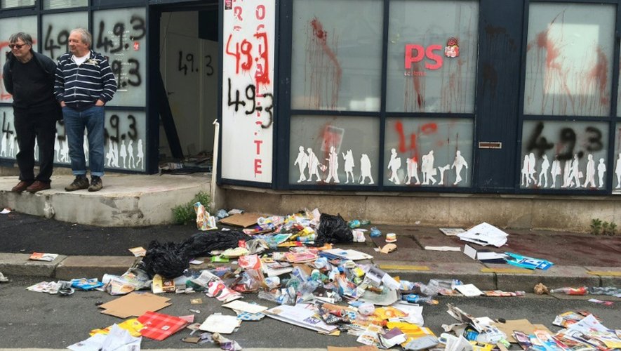 La permanence du parti socialiste vandalisée en marge d'une manifestation contre l a loi travaille au Havre, le 12 mai 2016