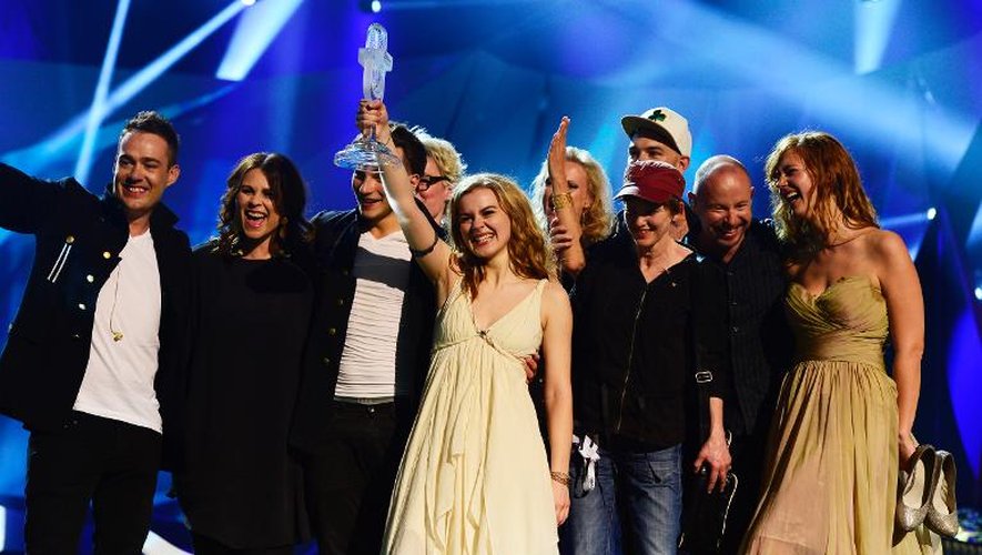 La chanteuse danoise Emmelie de Forest célèbre sa victoire à l'Eurovision à Malmoe le 19 mai 2013