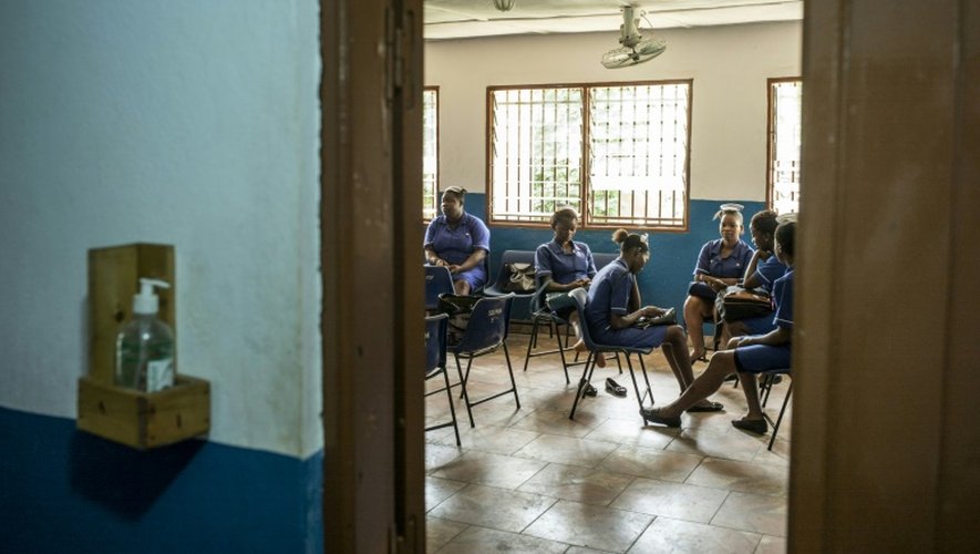 Des étudiantes à l'école de sages-femmes de Masuba, dans le centre-nord de la Sierra Leone, le 26 avril 2016