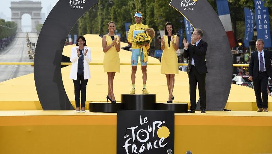 L'Italien Vincenzo Nibali, vainqueur de la 101e édition du Tour de France, le 27 juillet 2014 sur les Champs-Elysées à Paris