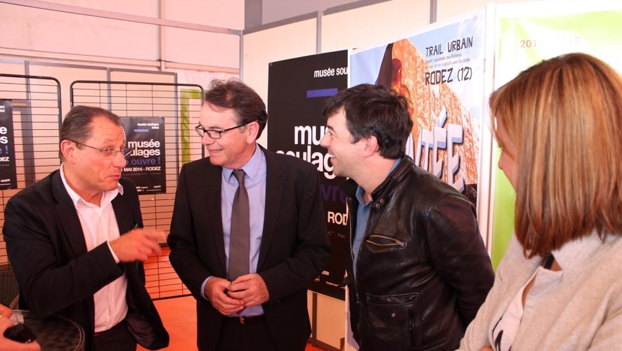 Avec le maire Christian Teyssèdre et Joël Perreau, PDG de Centre Presse.