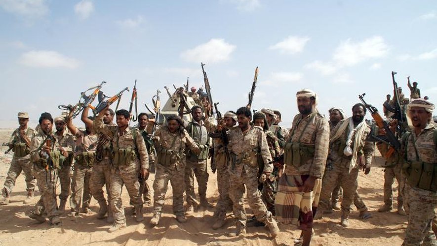 Des soldats yéménites lors d'une offensive contre Al-Qaïda dans la province de Chabwa, dans le sud du pays, le 7 mai 2014