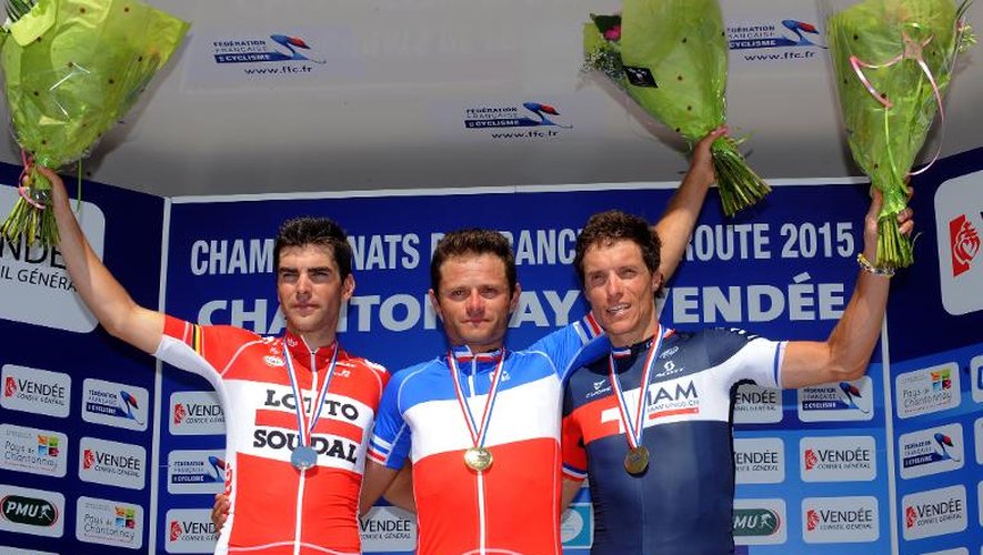 Le podium du championnat de France Elite sur route, de g à d: Tony Gallopin, Steven Tronet (vainqueur) et Sylvain Chavanel, le 28 juin 2015 à Chantonnay