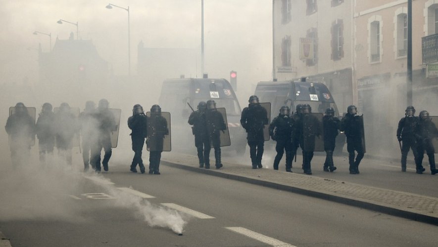 Heurts entre la police et des manifestants à Rennes, le 14 mai 2016