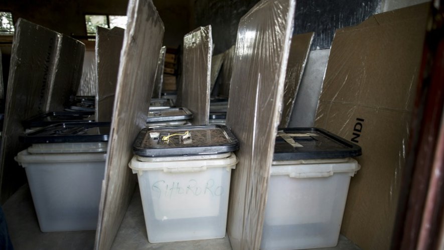 Matériel électoral dans un bureau de vote le 28 juin 2015 à Bujumbura