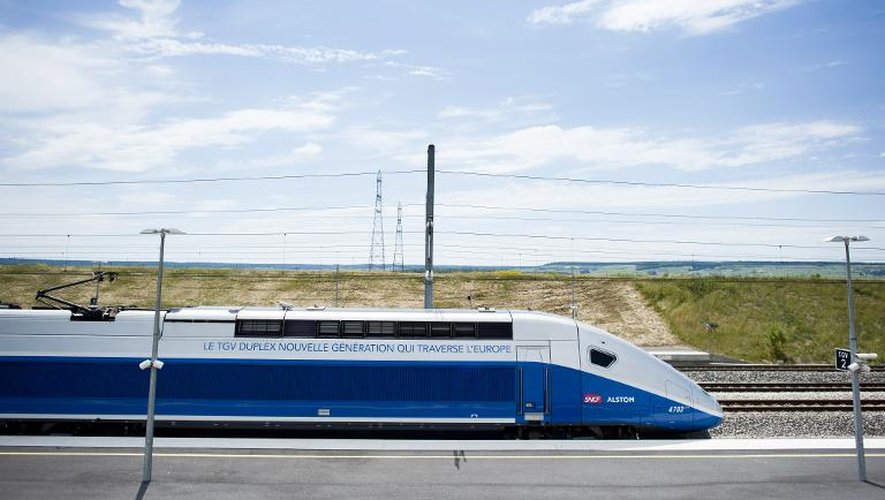 Une TGV de troisième génération fabriqué par Alstom inauguré à Bezannes, près de Reims, le 30 mai 2011