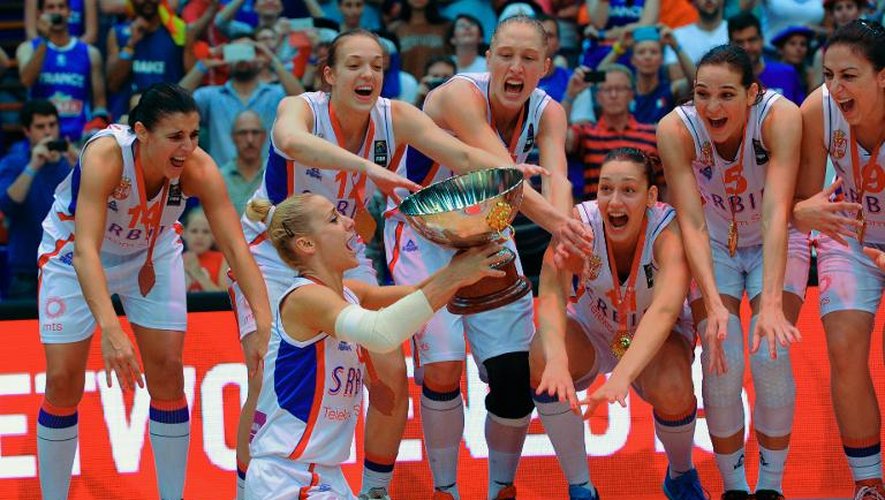 La Serbie sacrée championne d'Europe à l'issue de sa victoire sur la France à Budapest, le 28 juin 2015