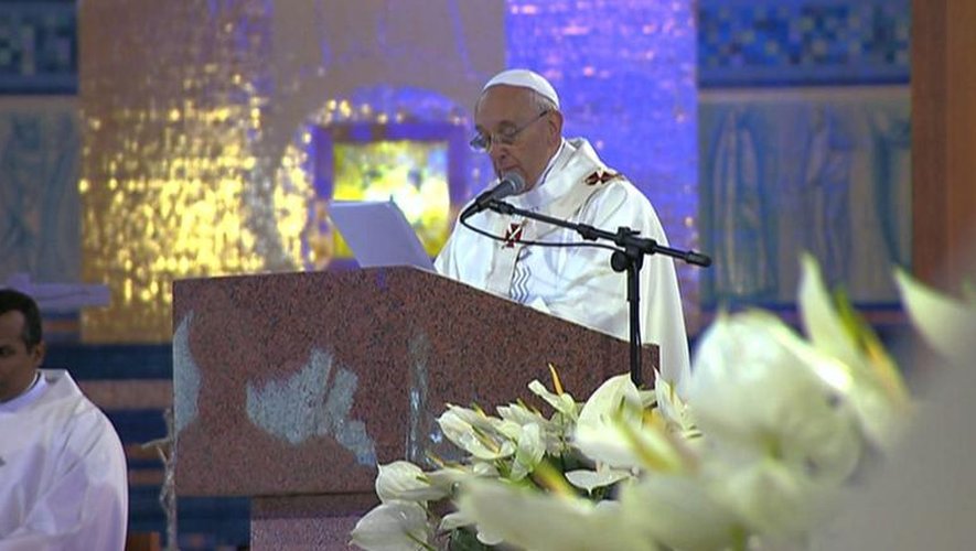 Le pape met en garde contre les "idoles éphémères" à Aparecida