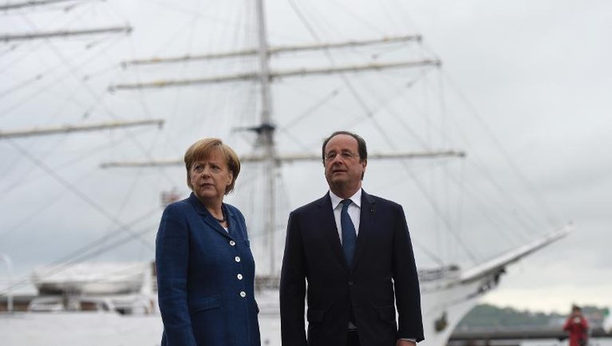 Angela Merkel et Francois Hollande le 10 mai 2014 dans le port de Stralsund