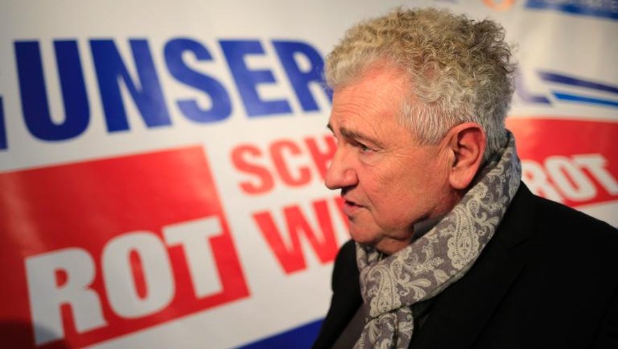 Artisan du rapprochement entre les partis d'extrême droite européens, l'Autrichien Andreas Mölazer, photographié ici à Vienne le 18 novembre 2013, chef de file du FPÖ aux Européennes, a dû se retirer début mai après avoir te
