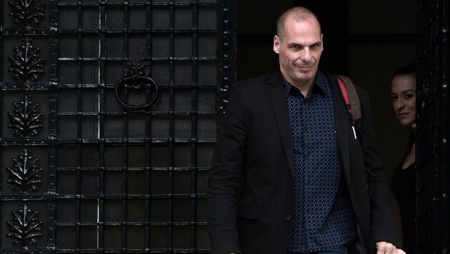 Le ministre grec des Finances Yanis Varoufakis à la sortie de son bureau le 28 juin 2015 à Athènes